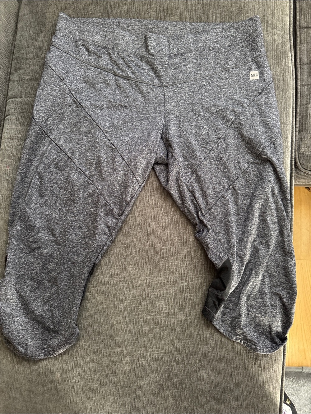 MEC Women’s Heather Gray Capri Leggings